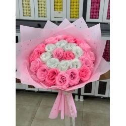 Pembe ve Beyaz Renklerde Dekoratif Gül Buketi